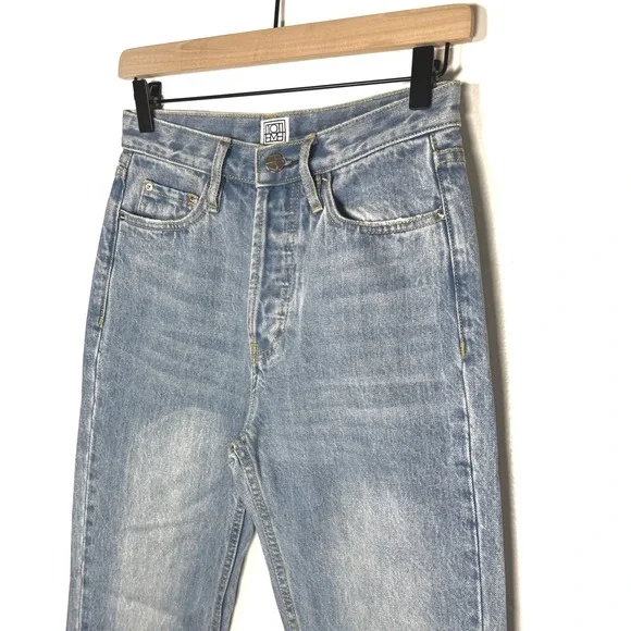 TOTEME Size 26 Barrel Leg Light Wash Button‎ Fly Jeans Raw Hem